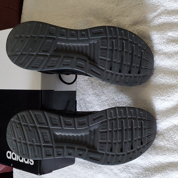 Sneakers - Picture 6 of 8